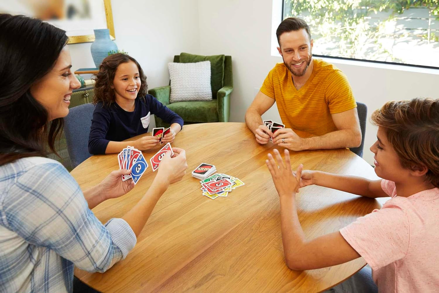 UNO Classique, Jeu De Cartes Familial Pour Enfants Et Adultes, Jeu De Société Pour Soirée Jeux En Famille Ou En Voyage, 2 À 10 Joueurs, Jouet Pour Enfant De 7 Ans Et Plus, W2087