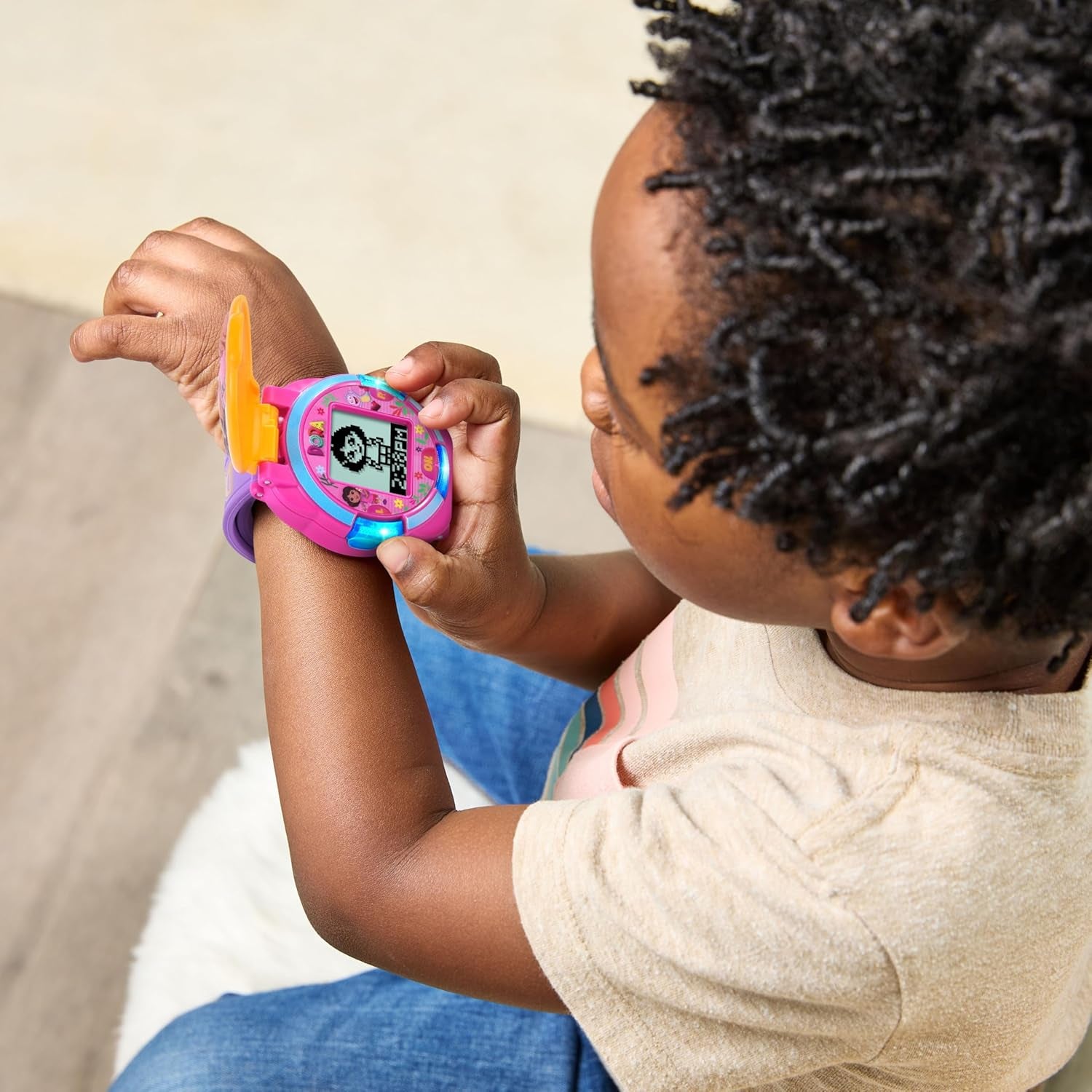 - Dora L’Exploratrice La Montre-Jeu Éducative - Montre Enfant Dora Avec Écran Animé, Bracelet Réglable, 10 Cadrans Et 4 Jeux - Cadeau Enfant De 3 Ans À 7 Ans - Contenu En Français Et Anglais