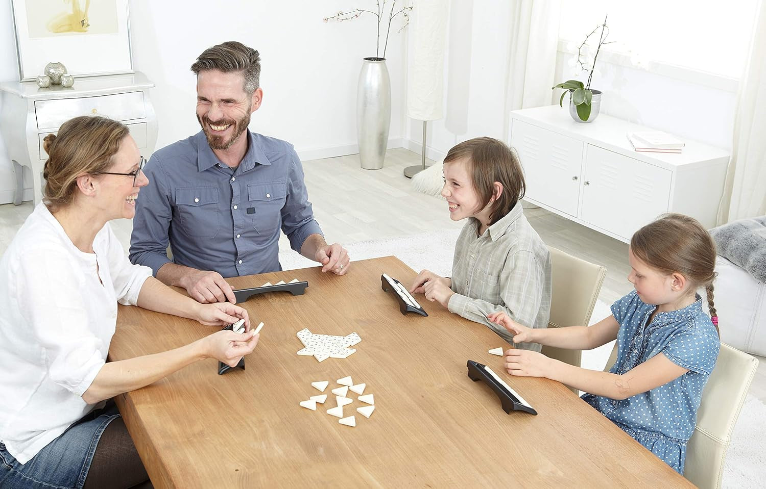 TRIOMINOS Original - Jeu De Société Famille Et Enfants Dès 6 Ans - Nouvelle Edition - Jeu De Stratégie Et De Réflexion - Dominos Triangulaires - Un Classique Depuis 50 Ans - 2 À 4 Joueurs - 30 Min