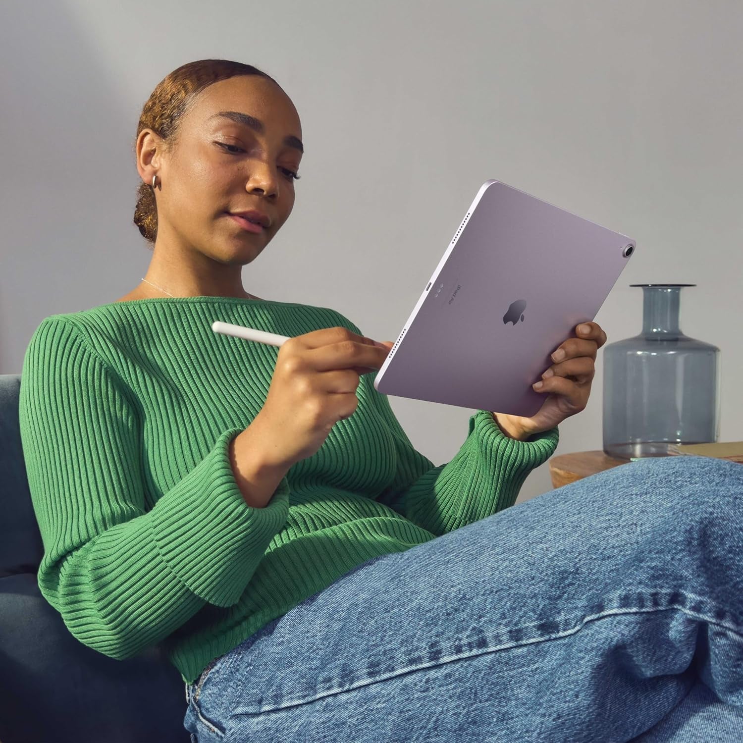 Ipad Air 13 (M2) : Écran Liquid Retina, 1 To, Caméra Avant 12 Mpx Horizontale/Appareil Photo Arrière 12 Mpx, Wi-Fi 6E + 5G Avec Esim, Touch ID, Autonomie D’Une Journée - Bleu