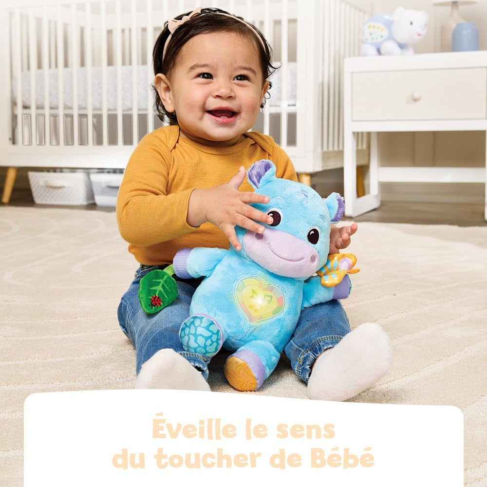 - Théo, Mon Hippo Câlin, Peluche Bébé Hippopotame Interactive Et Lumineuse, Jouet D'Éveil Sensoriel Fabriqué Avec Des Matériaux plus Durables, Cadeau Naissance Dès 3 Mois - Contenu En Français