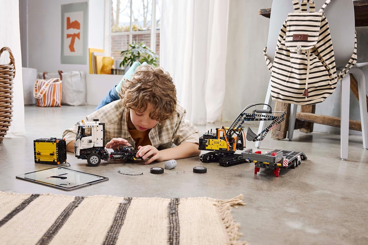 Technic Camion Volvo FMX Et Pelleteuse Électrique EC230 - Jouet Voiture Pour Enfants - Véhicules À Offrir Aux Garçons Et Filles De 10 Ans Et plus Passionnés D'Engins De Chantier 42175