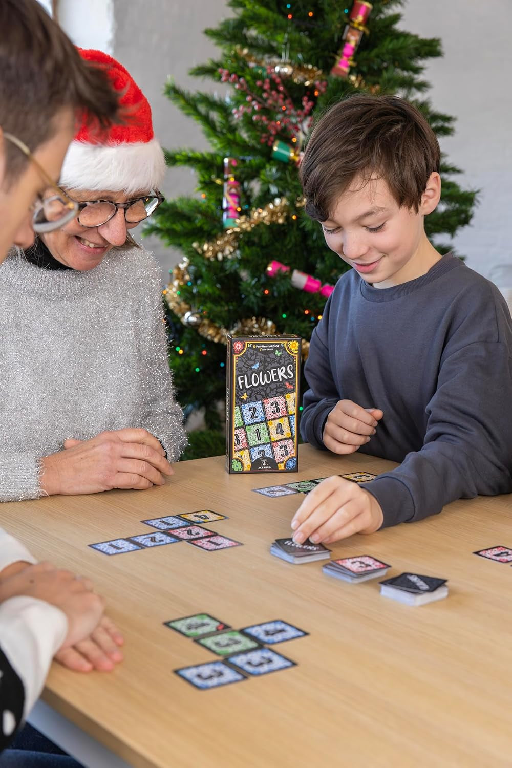 - Flowers - Jeu De Cartes Pour Adultes & Enfants Dès 7 Ans - Placer Vos Tuiles Par Couleur Pour Maximiser Vos Points - Jeu De Société Stratégie - 1 À 4 Joueurs - 20 Min -En Français -Actarus