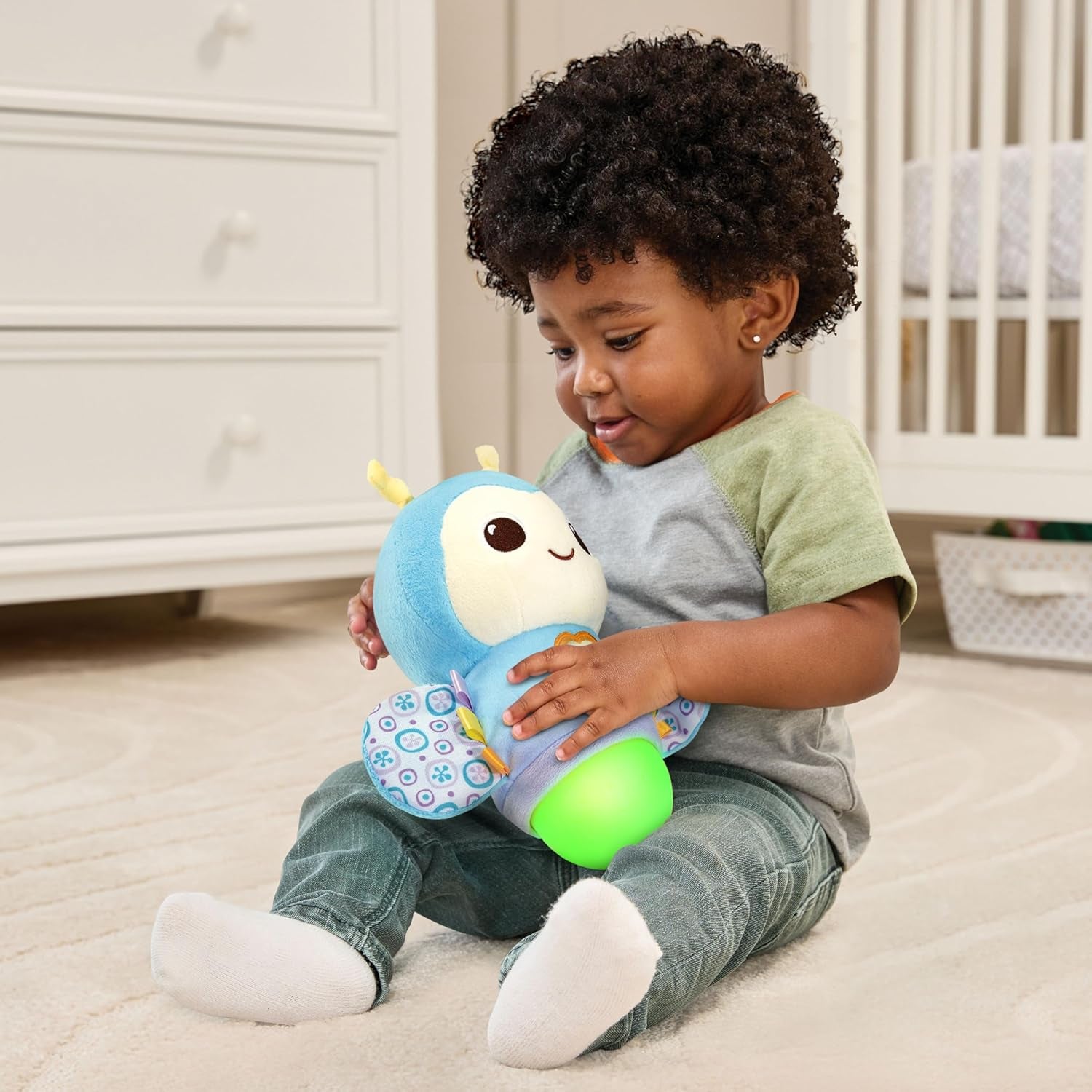 - Lili, Ma Luciole Douce Nuit, Peluche Lumineuse Et Musicale Qui Change De Couleur, Musique Douce, Berceuses Et Sons De La Nature, Cadeau De Naissance Bébé - Contenu En Français