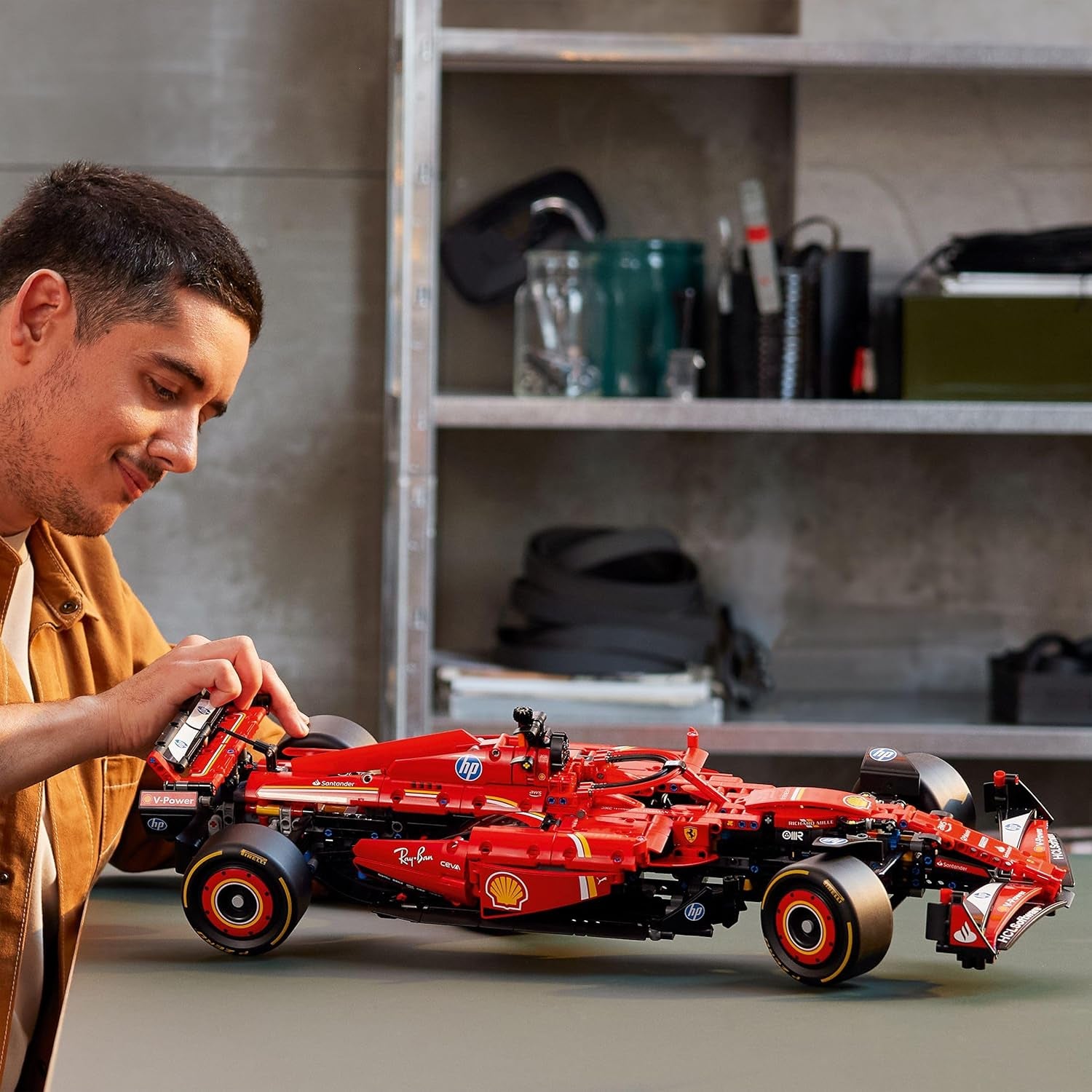 Technic F1 Ferrari SF-24 - Maquette De Voiture De Course Collector À Échelle 1/8 - Inclut Moteur V6, Boîte De Vitesses, DRS & Volant - Activité De Noël - Idée Cadeau Adulte & Adolescent 42207