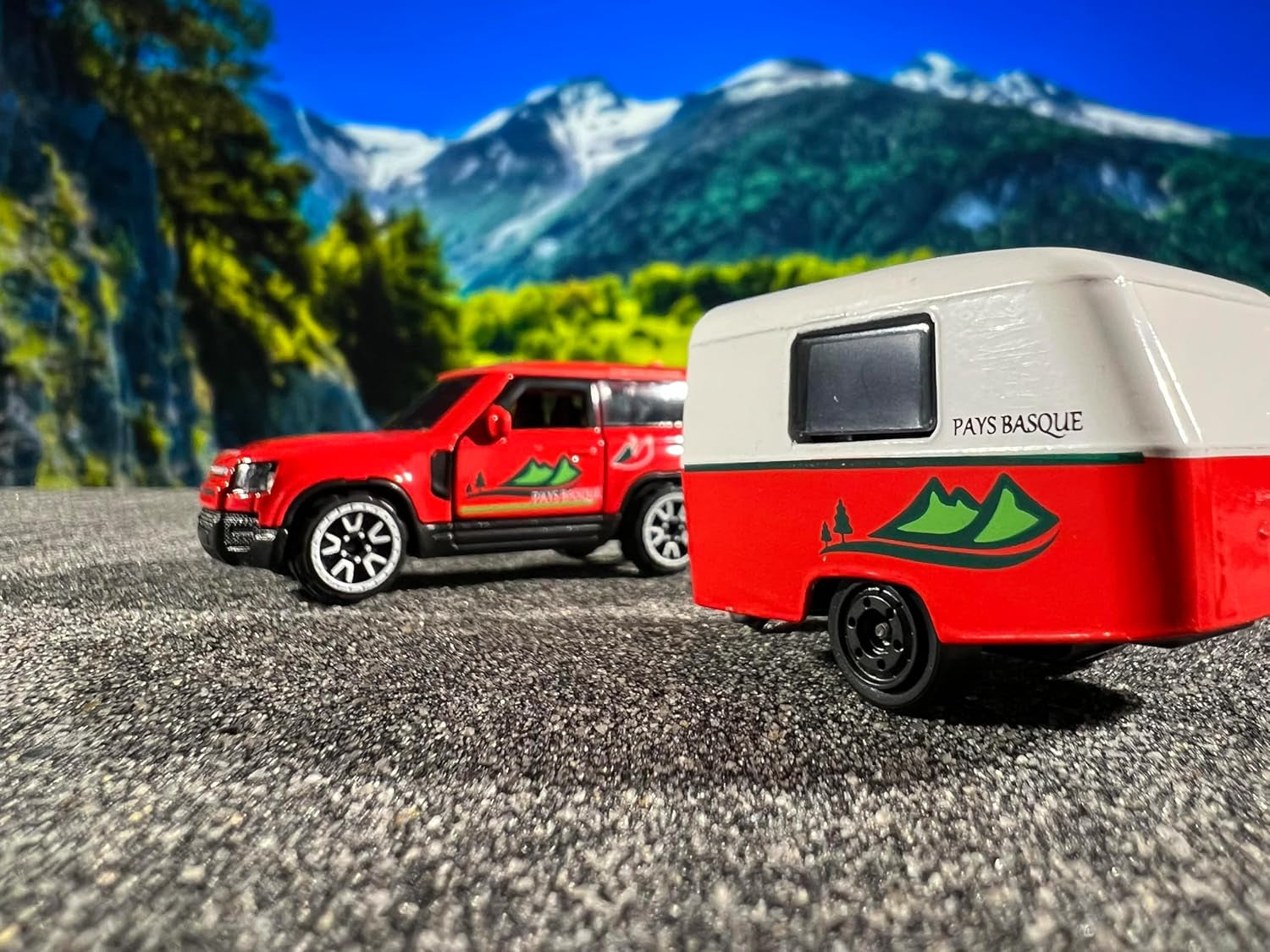 - French Touch Pays Basque - 1 Véhicule Premium - Voitures Miniatures En Métal - Echelle 1/64Ème - 212055014Q03, Bleu Ou Blanc