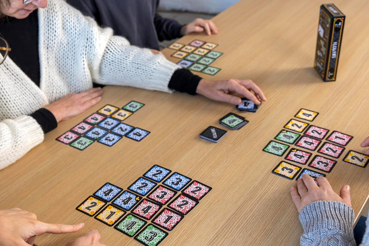 - Flowers - Jeu De Cartes Pour Adultes & Enfants Dès 7 Ans - Placer Vos Tuiles Par Couleur Pour Maximiser Vos Points - Jeu De Société Stratégie - 1 À 4 Joueurs - 20 Min -En Français -Actarus