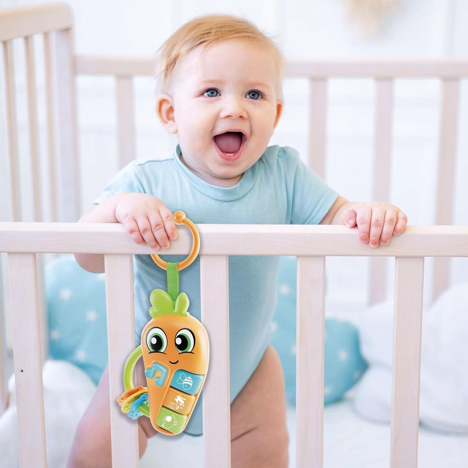 Lisciani - CAROTINA Baby - Hochet Bébé Carotte - Jouet Musical Pour Enfants Dès 3 Mois - Son Et Lumière - Anneaux De Dentition Sécurisés - Éveil Sensoriel - Hochet Électronique - Jeu Éducatif Bébé
