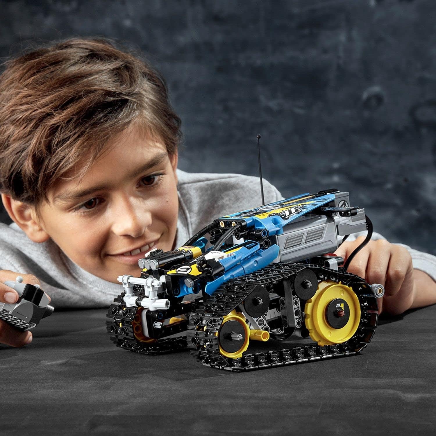42095 Technic Le Bolide Télécommandé Jouet De Voiture De Course RC Et Cadeau Pour Enfants De 9 Ans Et +
